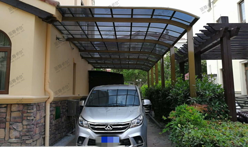 別墅院子的停車棚.jpg 別墅院子的停車棚.jpg