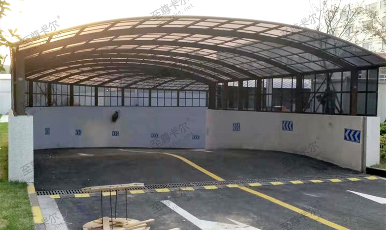 至尊卡爾入庫(kù)棚.jpg 至尊卡爾入庫(kù)棚.jpg