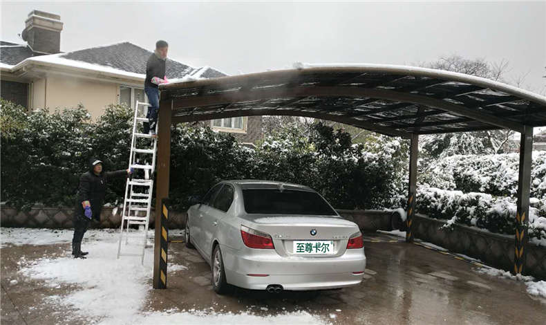 用戶如何處理雨棚積雪？