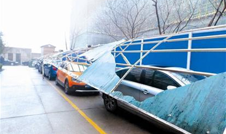 看到新聞老是有車棚倒塌，你們的車棚會倒塌嗎？