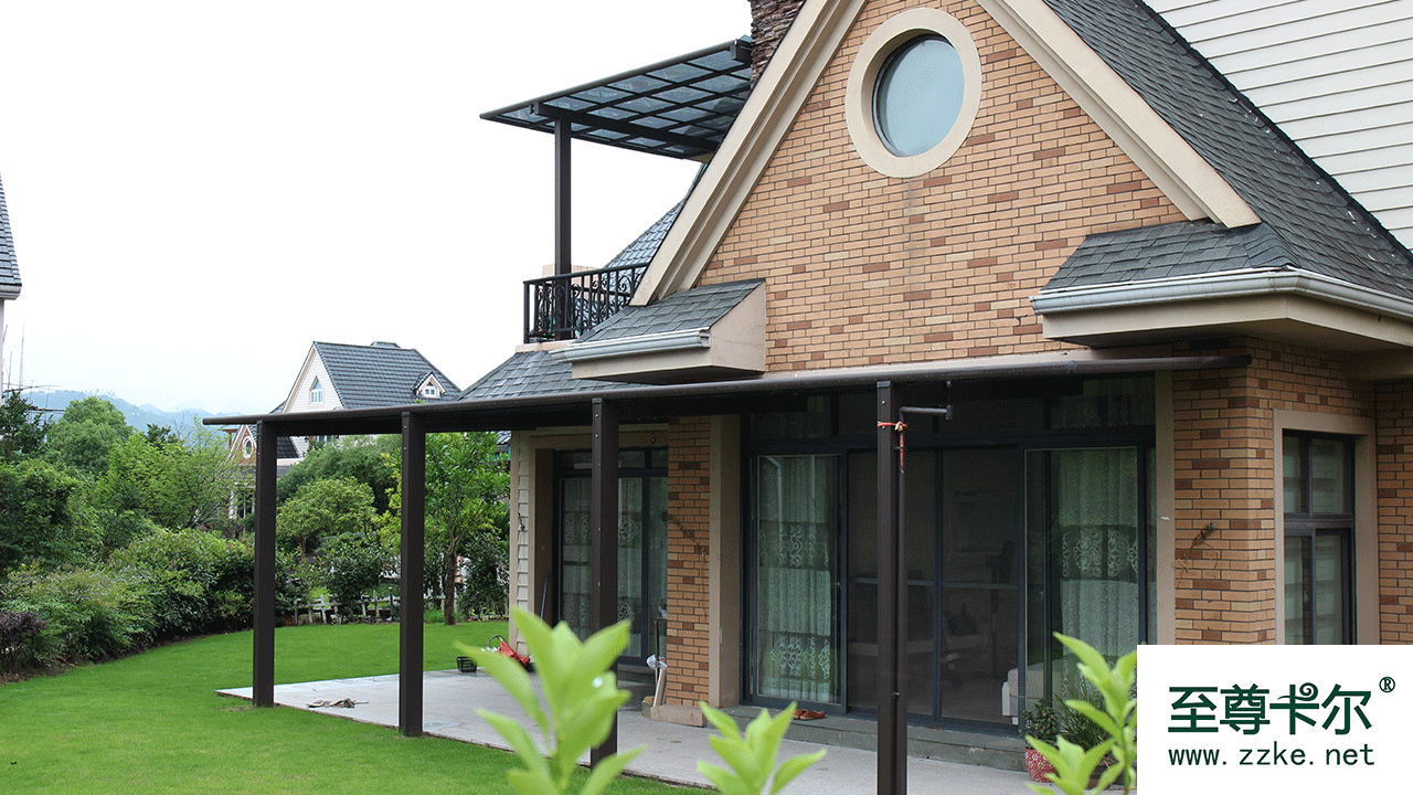 遮陽棚頂部使用陽光板好還是耐力板好？