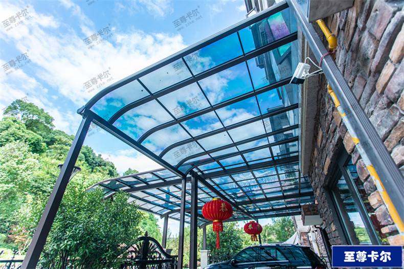 全國(guó)都在拆除違建,車(chē)棚雨棚還能安裝嗎_至尊卡爾