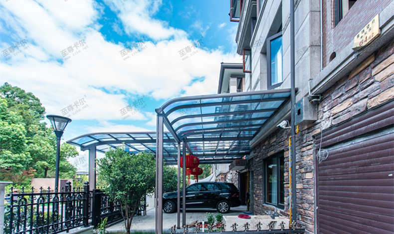 還在糾結雨棚材質？看，他們都選擇了至尊卡爾耐力板雨棚