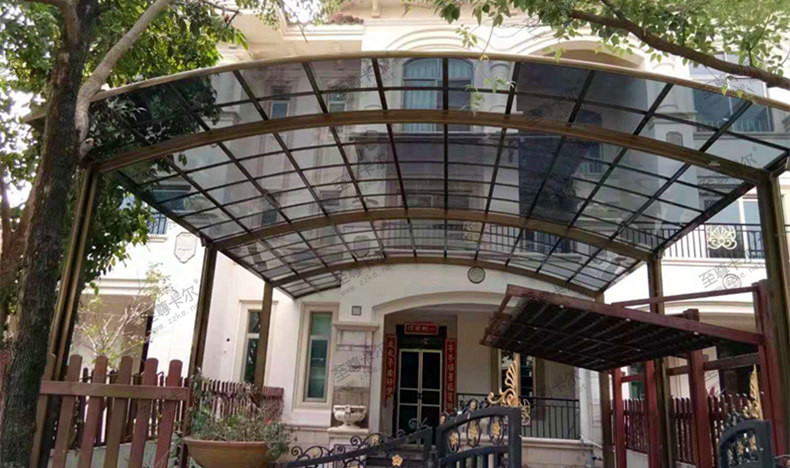 別墅安裝至尊卡爾門口雨棚，雨雪天您不用在擔心！