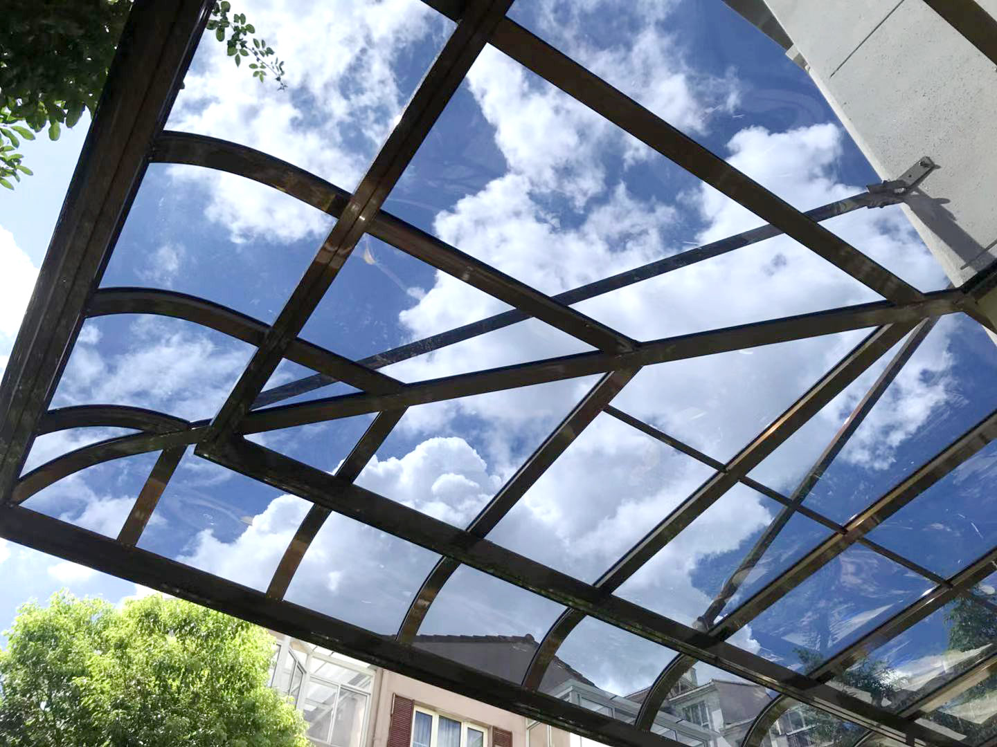 露臺后悔封玻璃頂了,現在才知道這種方法好多少倍！