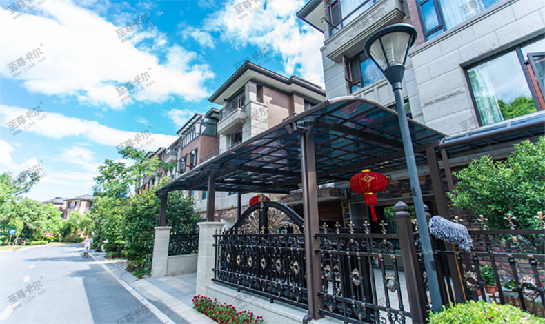 安裝家庭陽臺雨棚，選擇這種材質耐用30年|來看看家庭陽臺雨棚圖片大全