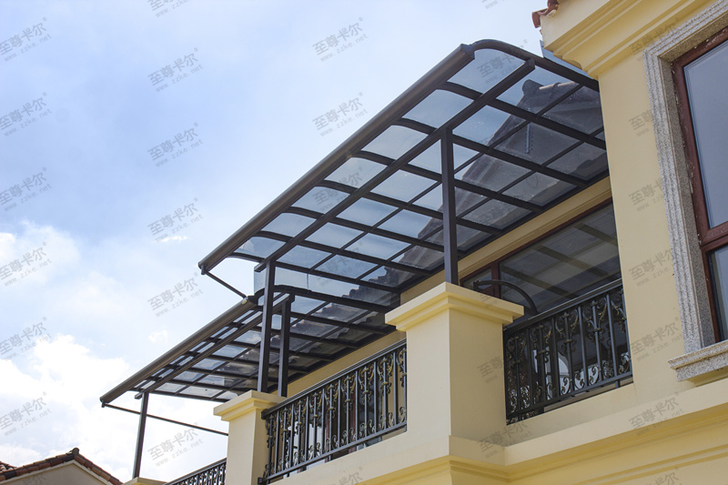 耐力板和陽光板有什么區(qū)別？做雨棚用耐力板還是陽光板好？