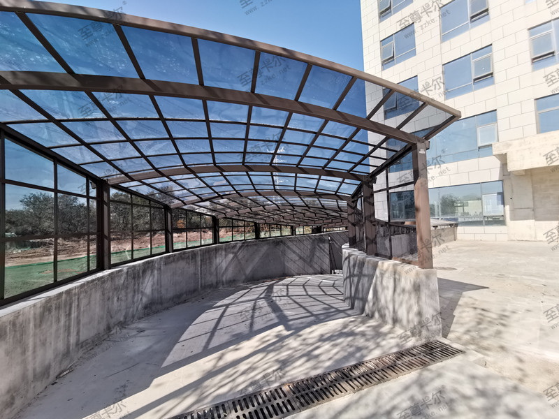 地下車庫出入口雨棚用什么材質好，用過這種材質的都說好！