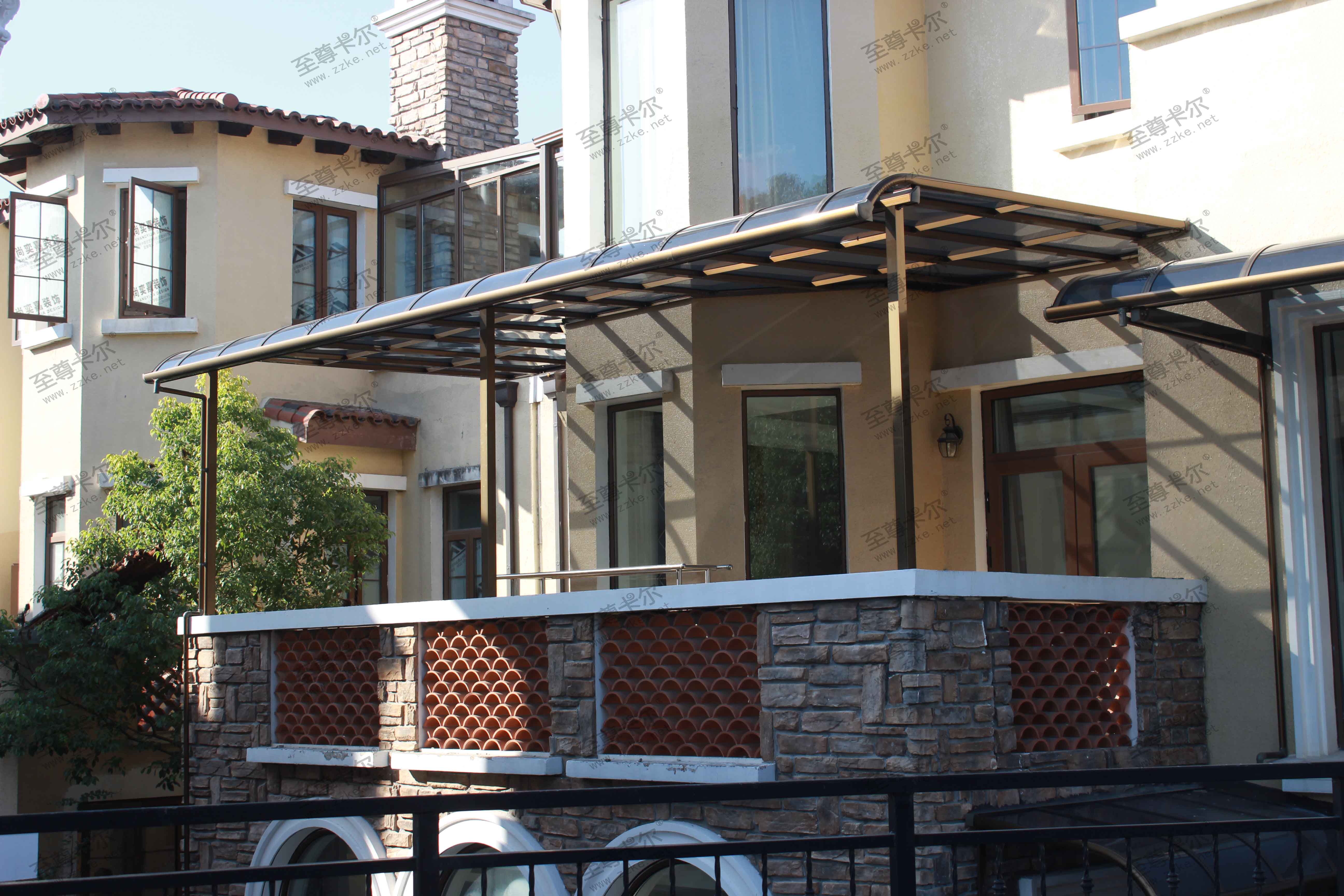 2020年你還在用膜結(jié)構(gòu)遮陽雨棚？過時的膜結(jié)構(gòu)雨棚已被淘汰