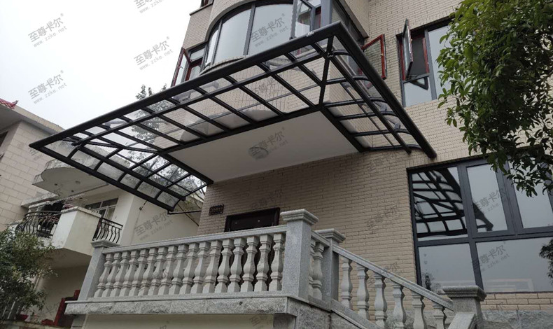 耐力板雨棚的缺點，耐力板雨棚使用壽命多長？