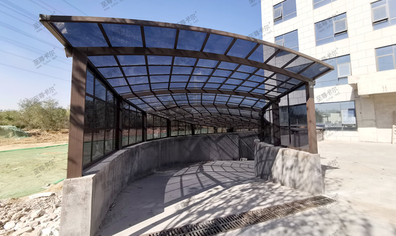 地下車庫(kù)出入口雨棚怎么做？找有20年施工經(jīng)驗(yàn)的雨棚廠家來(lái)合作