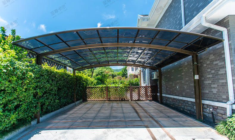 室外停車棚材料用什么比較好，現在這種材料很受歡迎