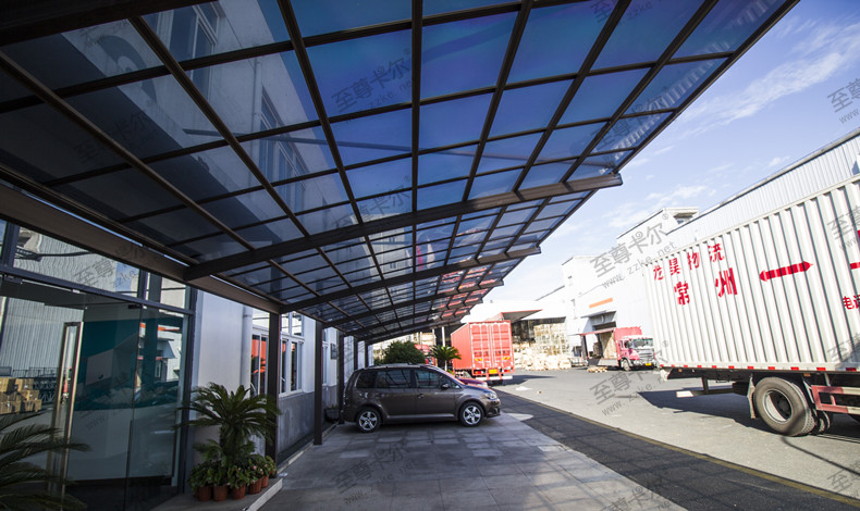 耐力板車棚真的這么好嗎？耐力板車棚廠家揭秘耐力板缺點(diǎn)。