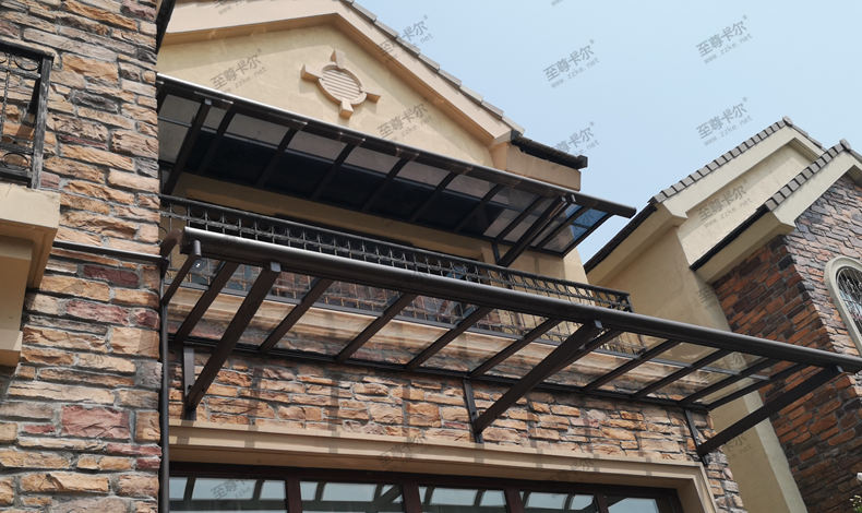 還在裝鋼化玻璃雨棚蒸桑拿？進來看！露臺雨棚搭建可以用這種材料