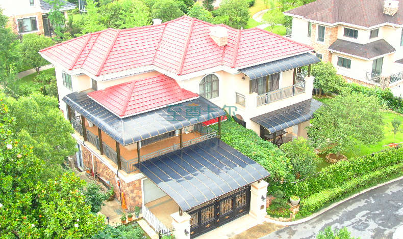 還在恐懼玻璃雨棚會爆裂？試試用新材料搭建的雨棚，安全無擔(dān)憂