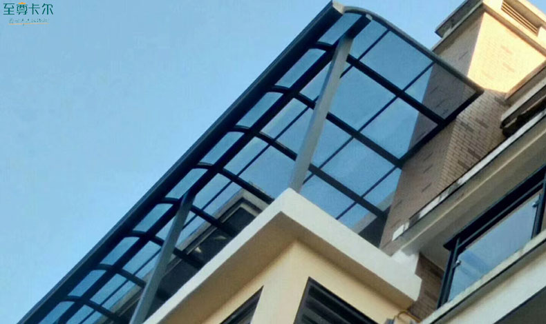 濟(jì)南雨棚制作安裝？陽臺雨棚什么材料的好？