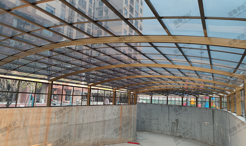 車庫玻璃雨棚效果圖？車庫入口玻璃雨棚報價？