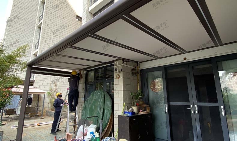 半封閉（涼亭式）